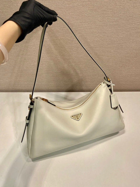 Prada 腋下包 尺寸：39*24*12cm