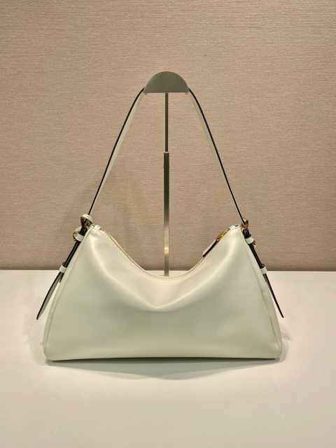 Prada 腋下包 尺寸：39*24*12cm
