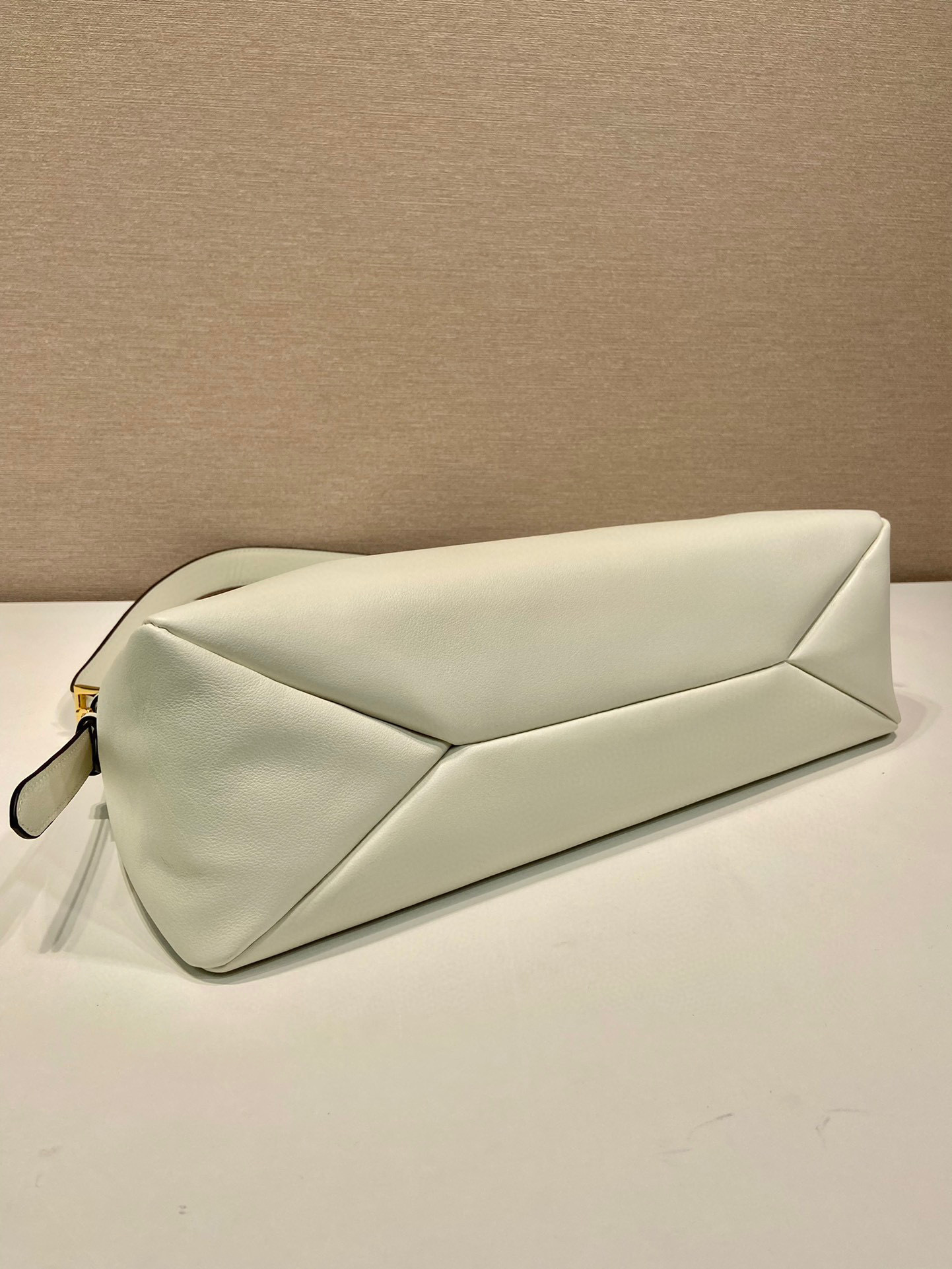 Prada 腋下包 尺寸：39*24*12cm