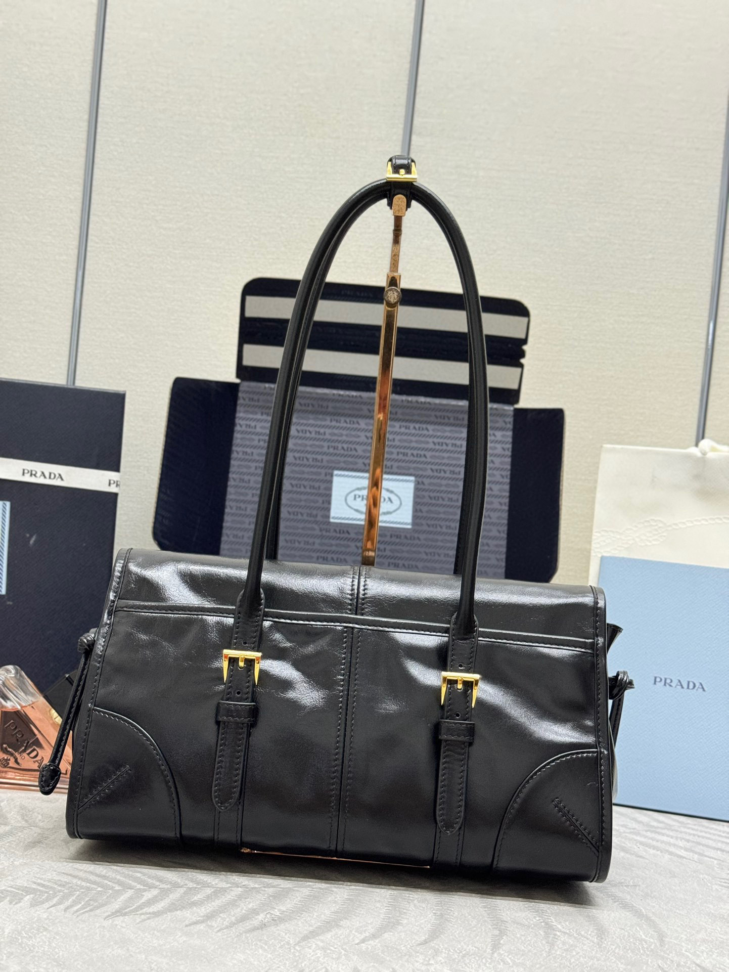 Prada 手袋尺寸：31*15*12cm