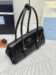Prada 手袋尺寸：31*15*12cm