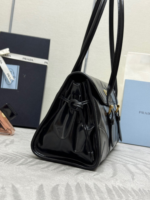Prada 手袋尺寸：31*15*12cm