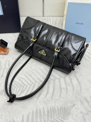 Prada 手袋尺寸：31*15*12cm