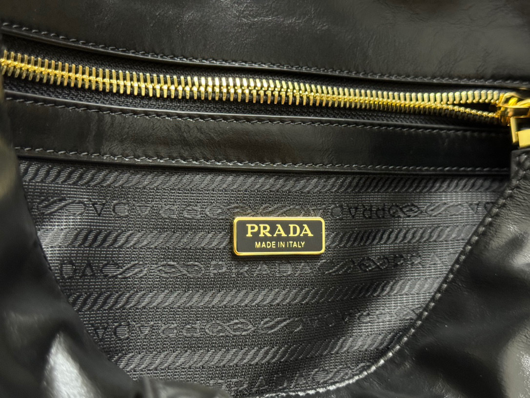 Prada 手袋尺寸：31*15*12cm