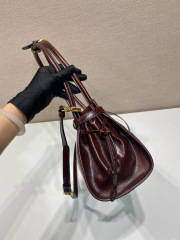 Prada 手袋尺寸：32*15.5*12cm