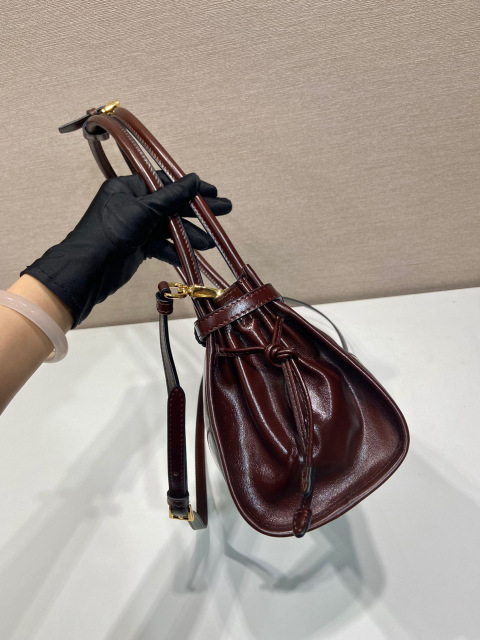 Prada 手袋尺寸：32*15.5*12cm