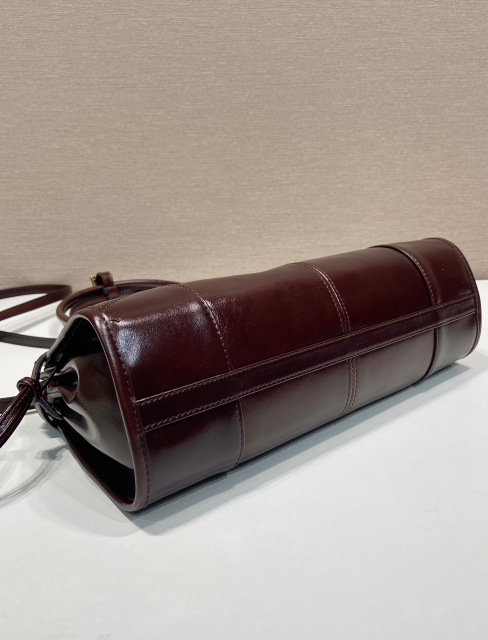 Prada 手袋尺寸：32*15.5*12cm
