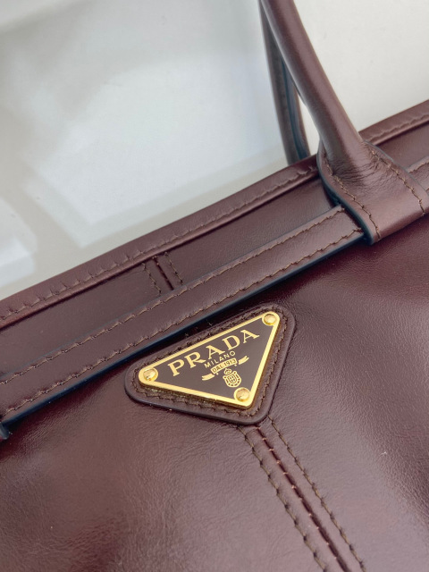 Prada 手袋尺寸：32*15.5*12cm