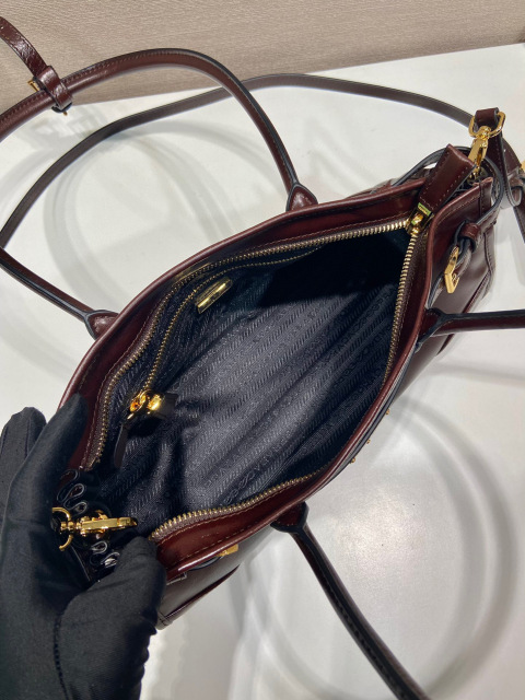 Prada 手袋尺寸：32*15.5*12cm