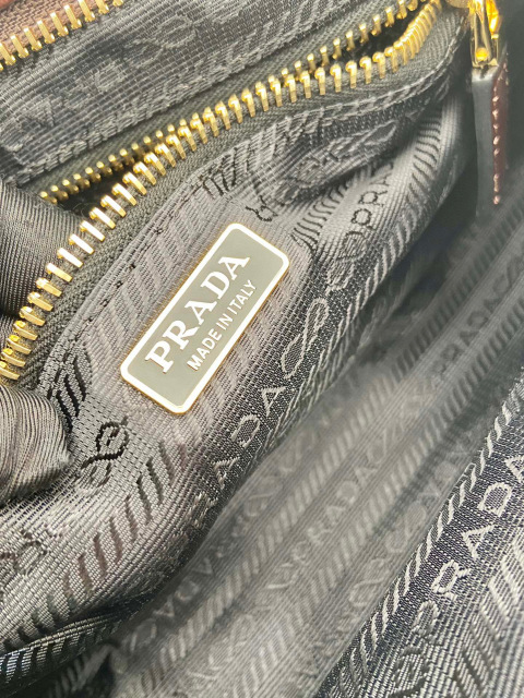 Prada 手袋尺寸：32*15.5*12cm