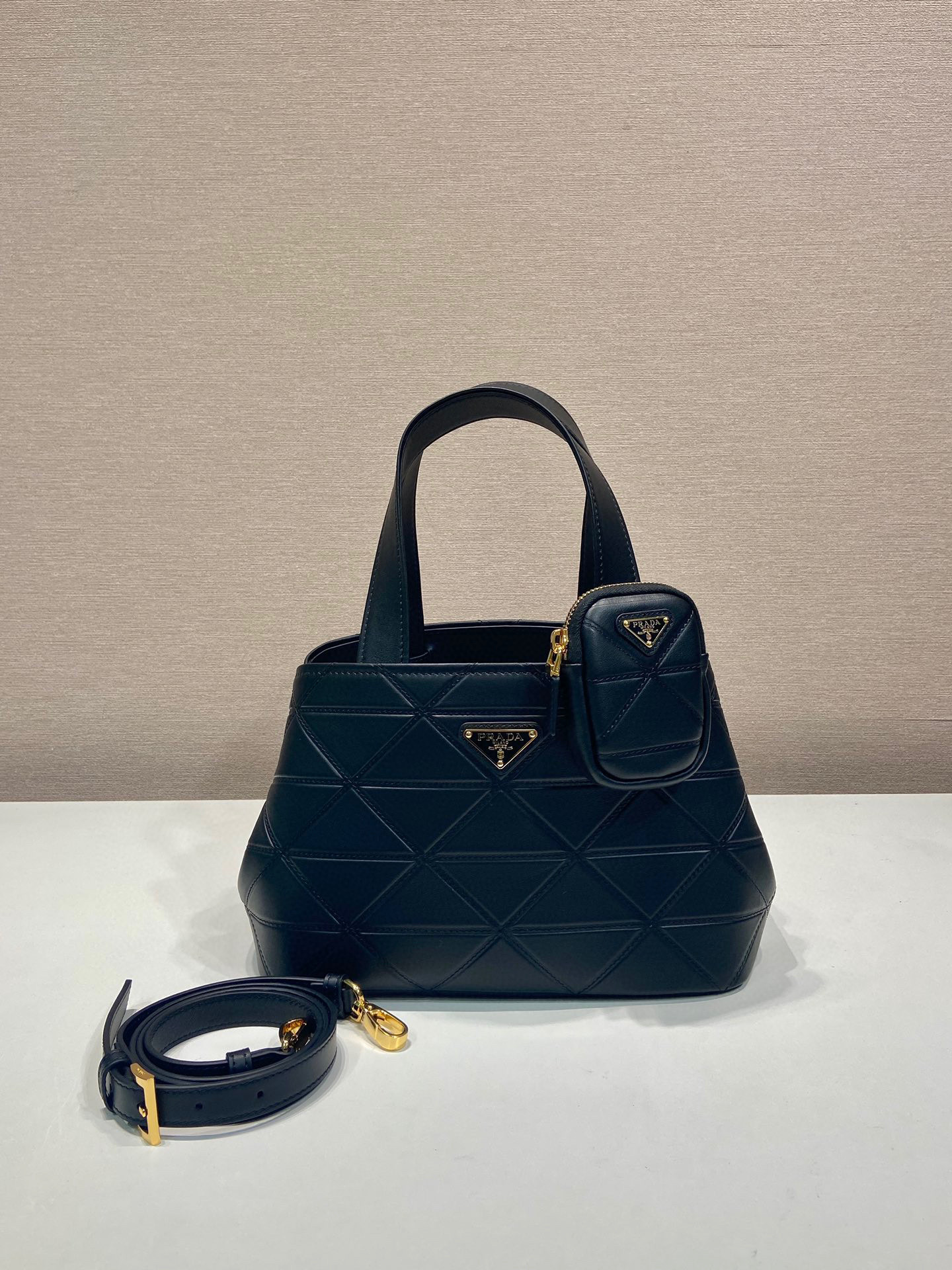 Prada 手袋尺寸：26*17*13.5cm