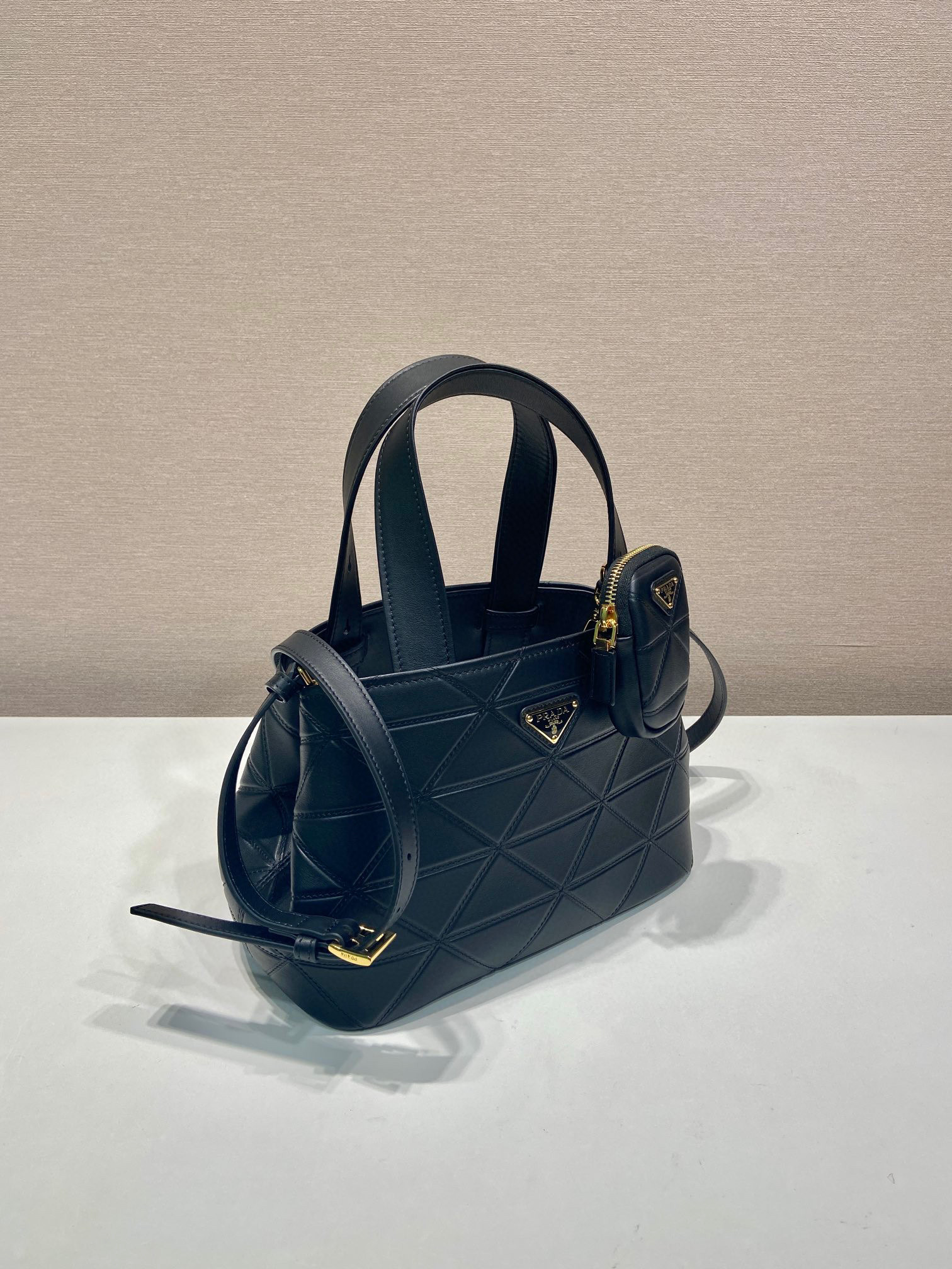 Prada 手袋尺寸：26*17*13.5cm