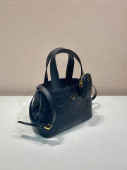 Prada 手袋尺寸：26*17*13.5cm