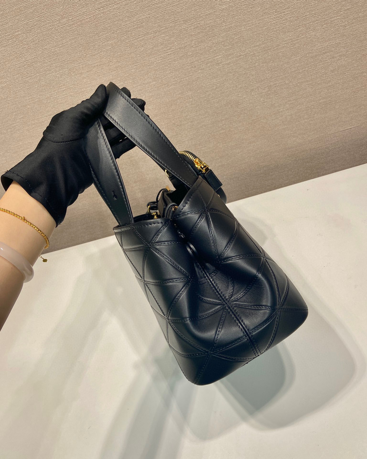 Prada 手袋尺寸：26*17*13.5cm