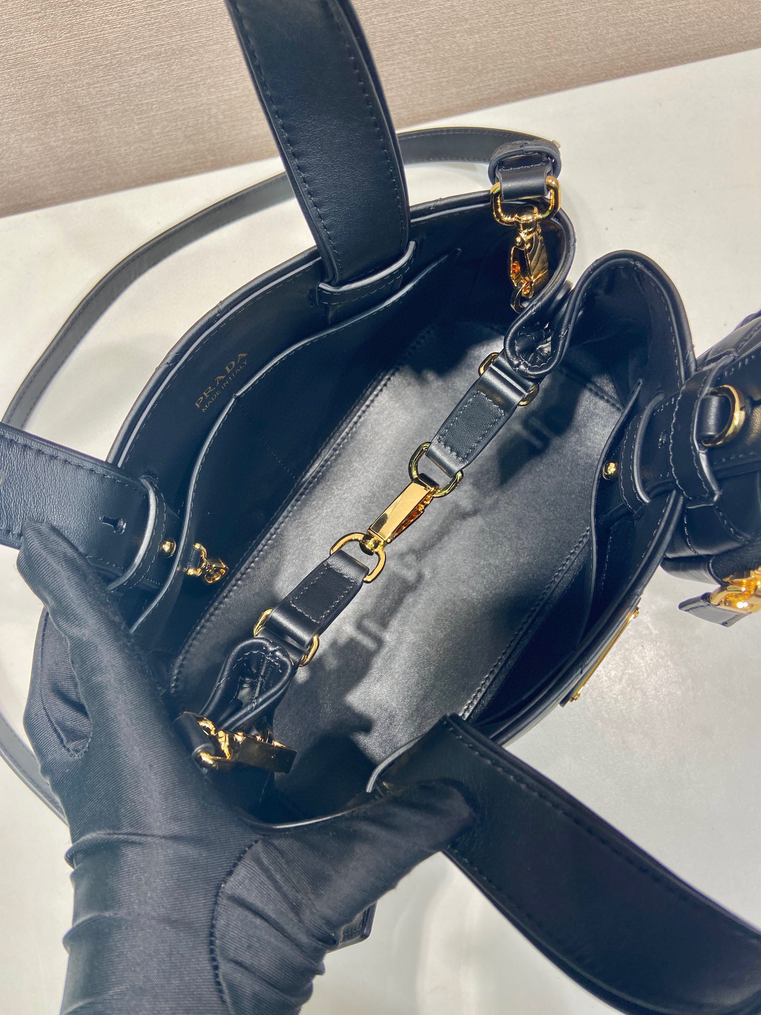 Prada 手袋尺寸：26*17*13.5cm