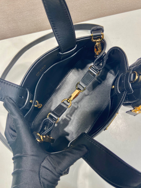 Prada 手袋尺寸：26*17*13.5cm