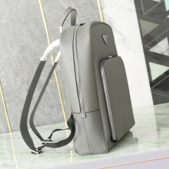 Prada 背包 尺寸：43*30*12.5cm