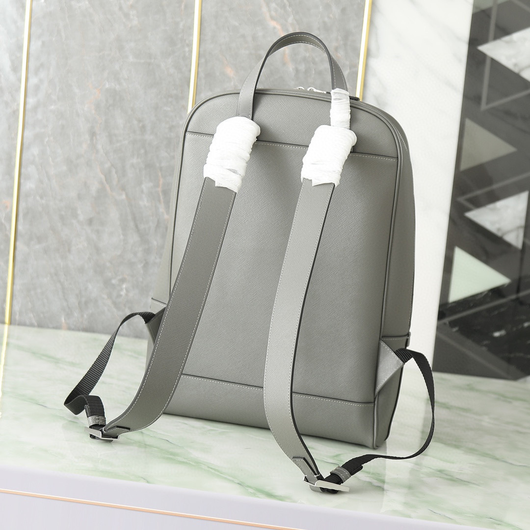 Prada 背包 尺寸：43*30*12.5cm