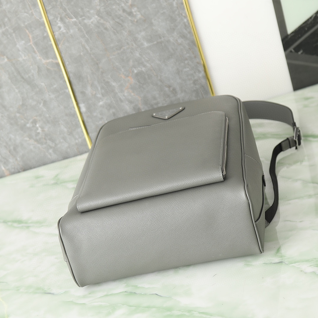 Prada 背包 尺寸：43*30*12.5cm