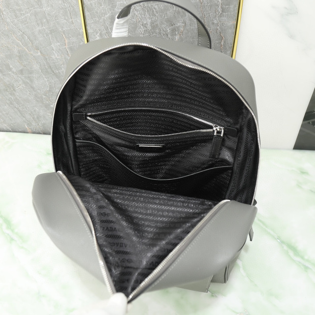 Prada 背包 尺寸：43*30*12.5cm
