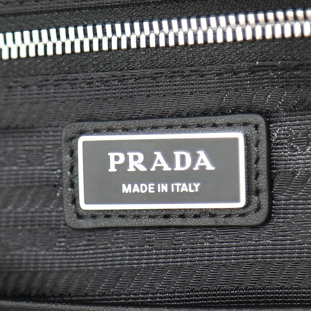 Prada 背包 尺寸：43*30*12.5cm