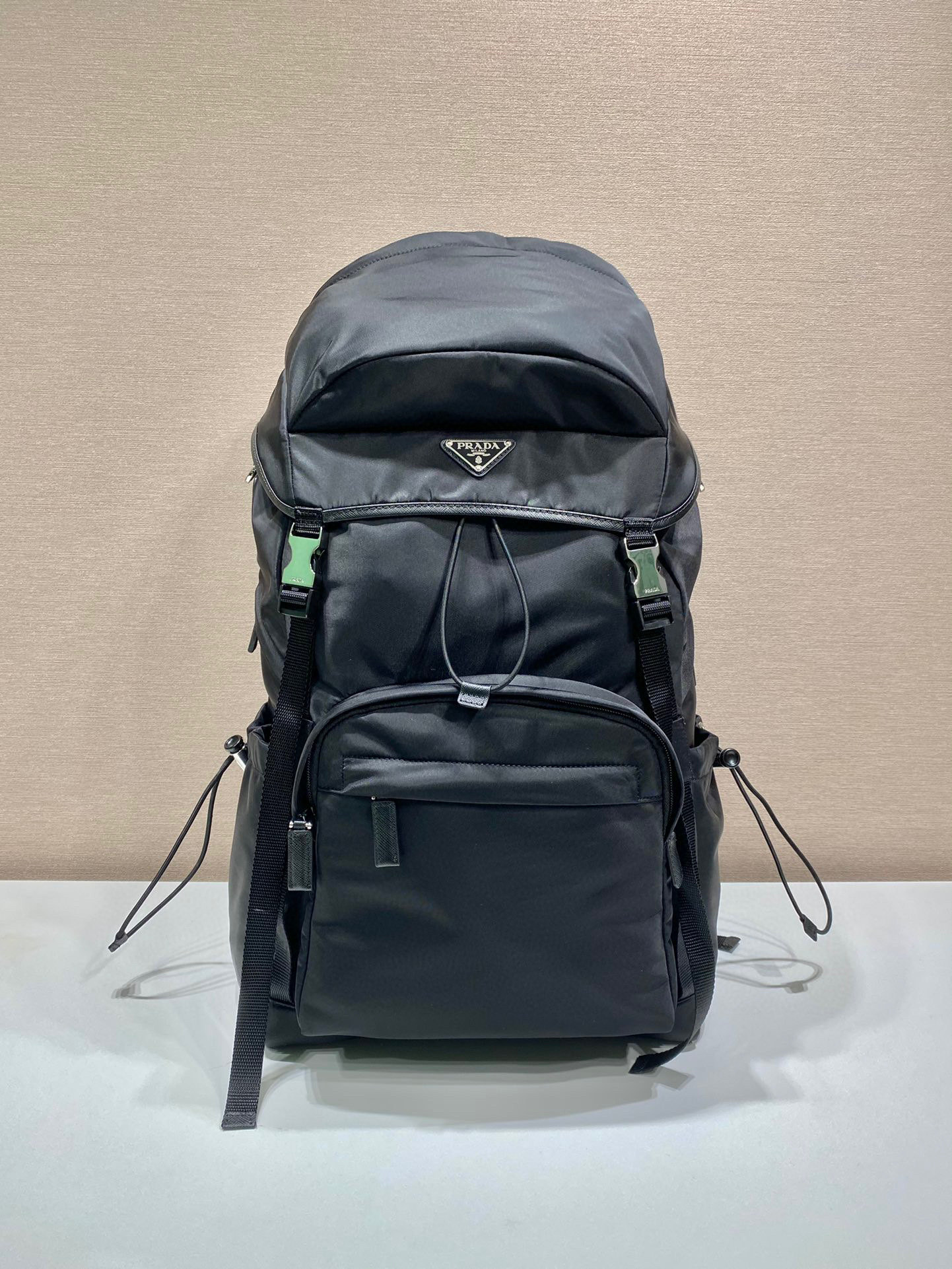Prada 背包 尺寸：32*57*19cm