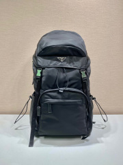 Prada 背包 尺寸：32*57*19cm