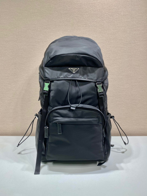 Prada 背包 尺寸：32*57*19cm