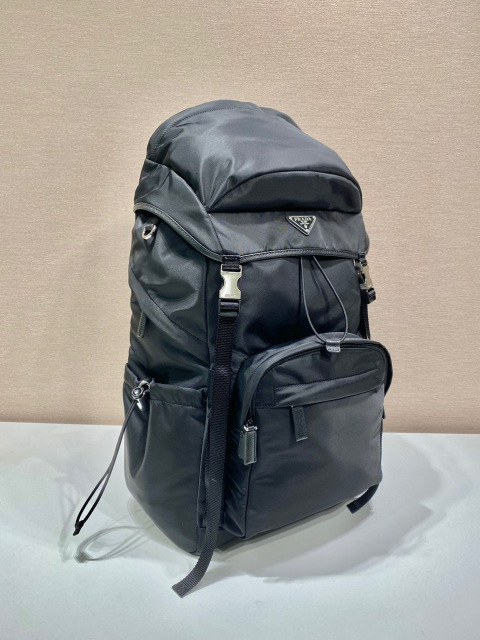 Prada 背包 尺寸：32*57*19cm