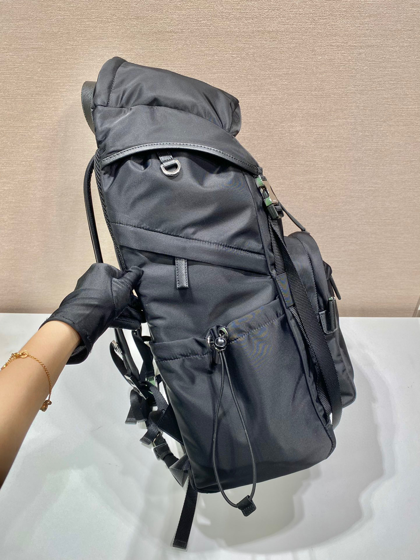 Prada 背包 尺寸：32*57*19cm