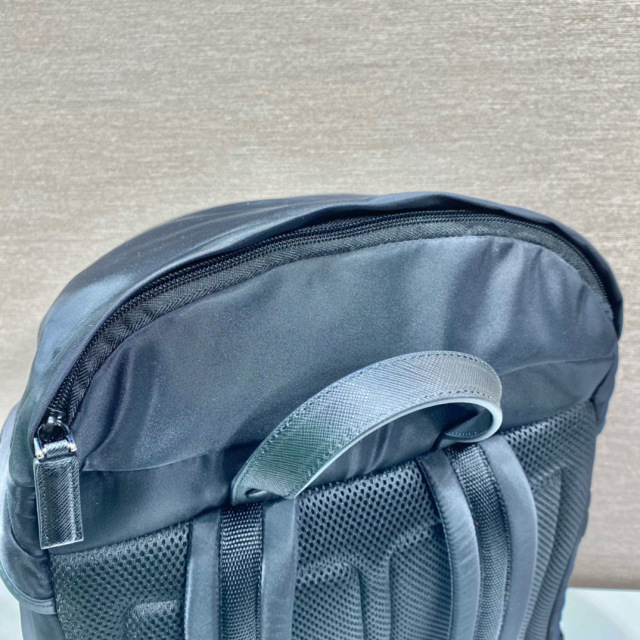 Prada 背包 尺寸：32*57*19cm