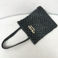 Prada购物袋尺寸：29*26*3cm