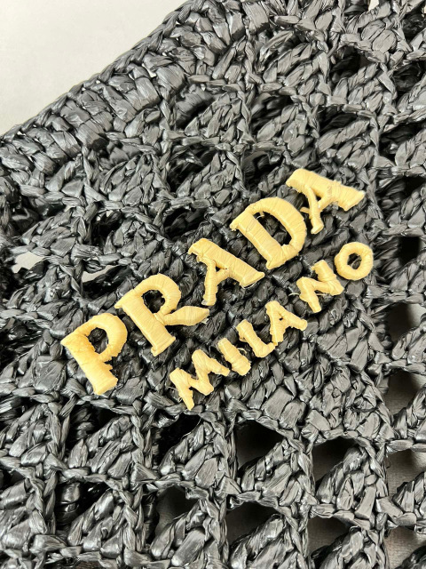 Prada购物袋尺寸：29*26*3cm