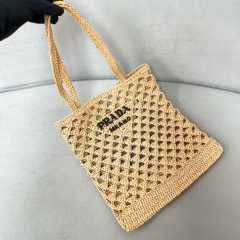 Prada购物袋尺寸：29*26*3cm
