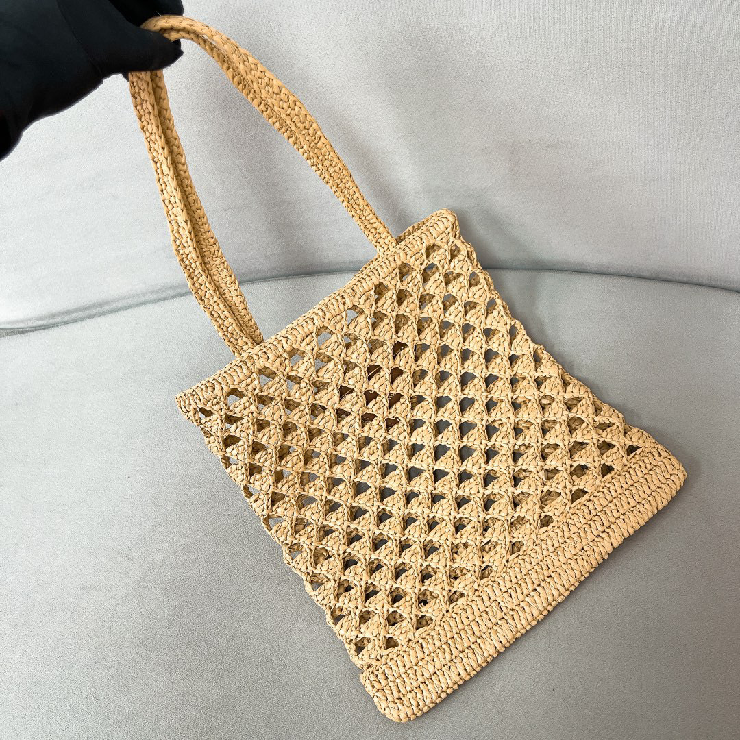 Prada购物袋尺寸：29*26*3cm