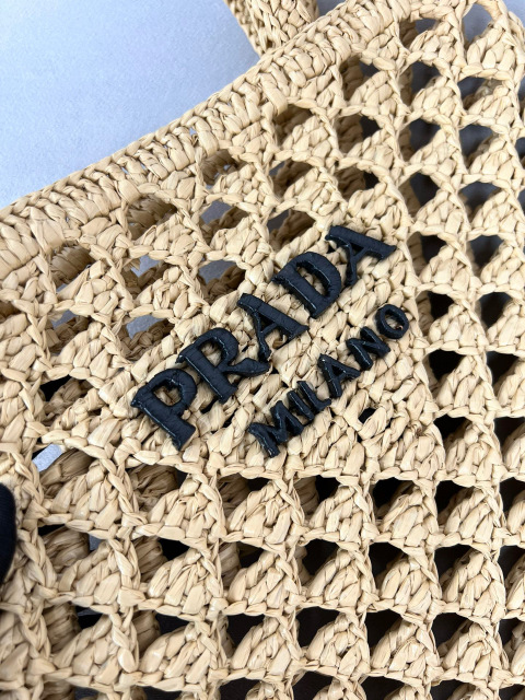 Prada购物袋尺寸：29*26*3cm