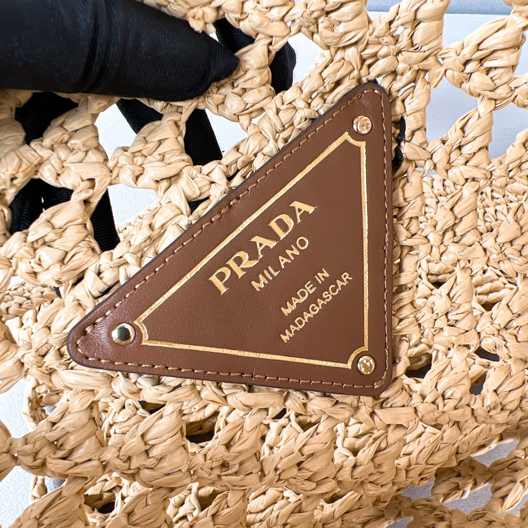 Prada购物袋尺寸：29*26*3cm