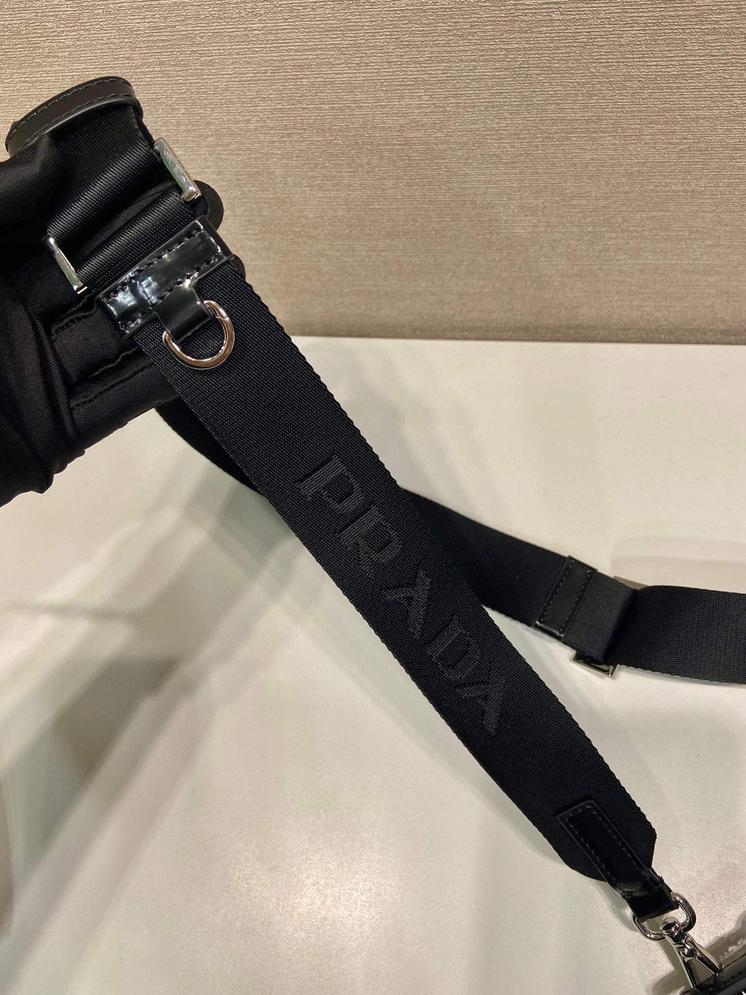 Prada Beg bahu tunggal Saiz：11.5*18*5sm