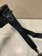 Prada Beg bahu tunggal Saiz：11.5*18*5sm