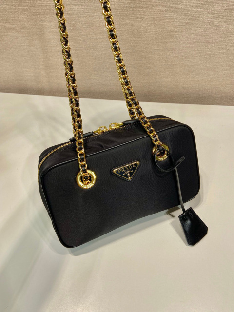 Prada 单肩包 尺寸：35*21.5*10cm