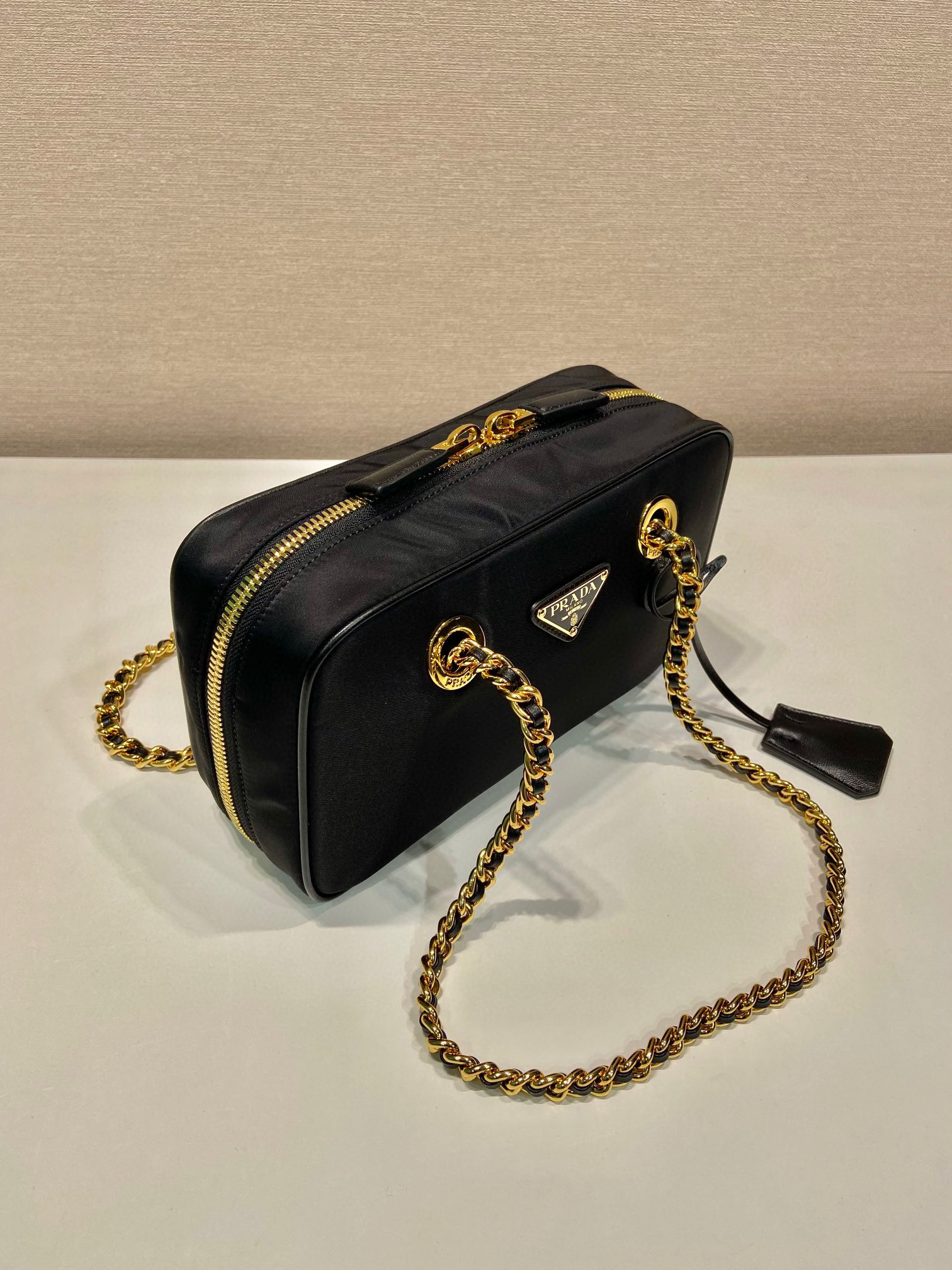 Prada 单肩包 尺寸：35*21.5*10cm