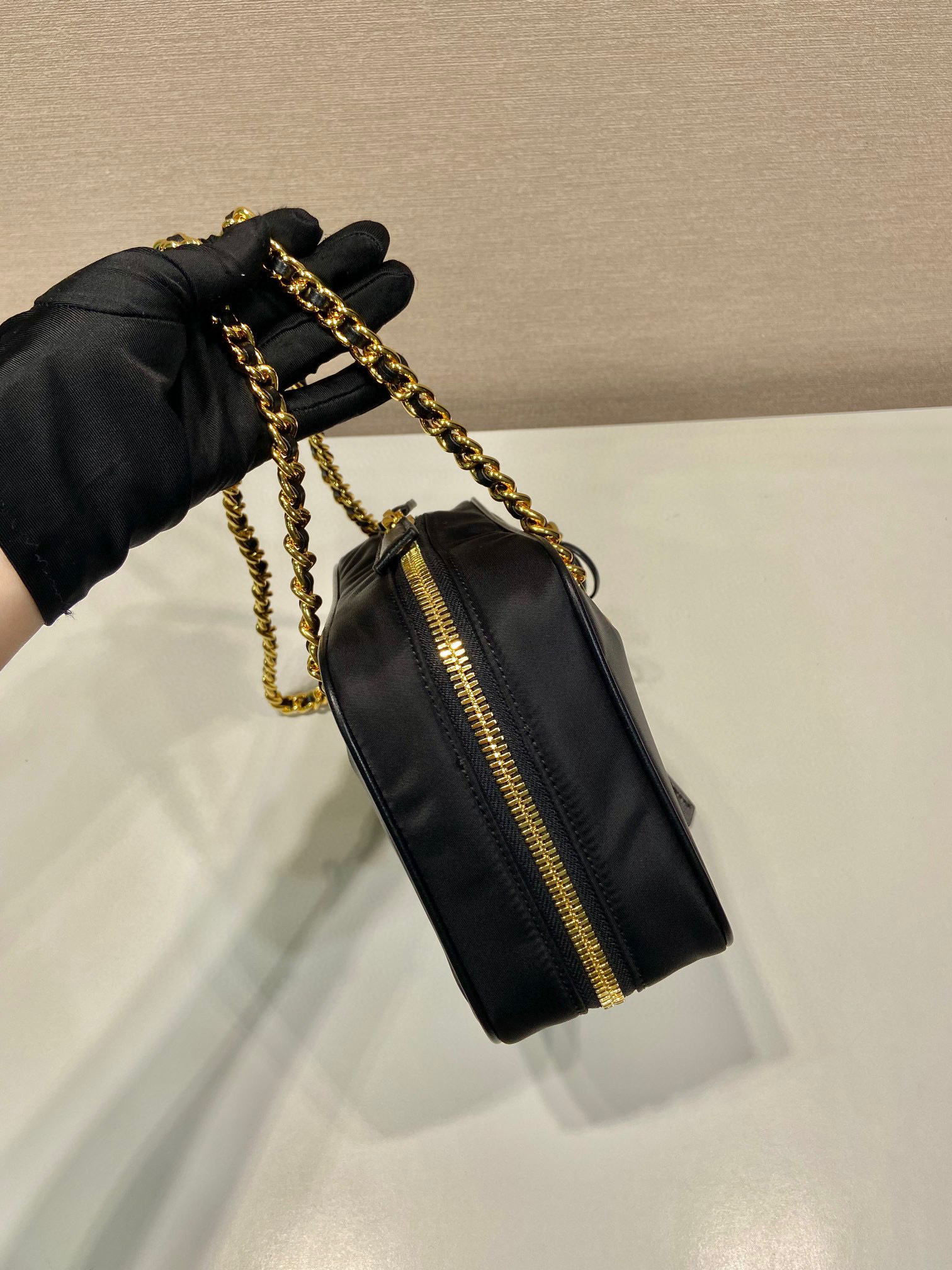 Prada 单肩包 尺寸：35*21.5*10cm