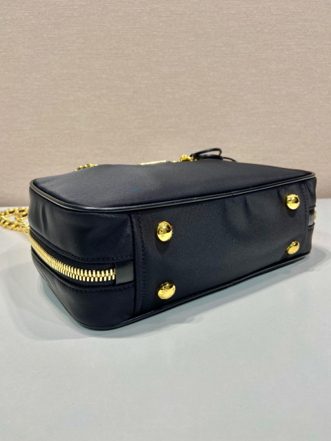 Prada 单肩包 尺寸：35*21.5*10cm