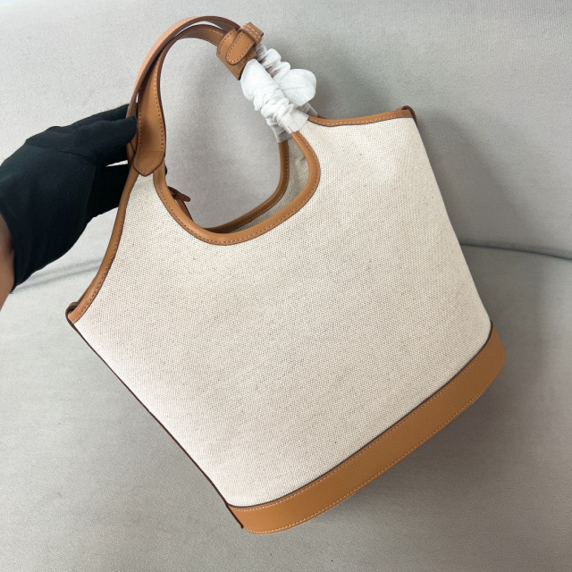 Prada 手袋尺寸：21*18*9cm
