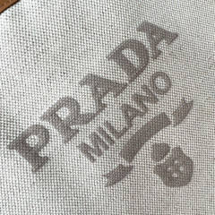 Prada 手袋尺寸：21*18*9cm