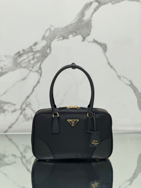 Prada 手袋尺寸：30*17.5*9cm