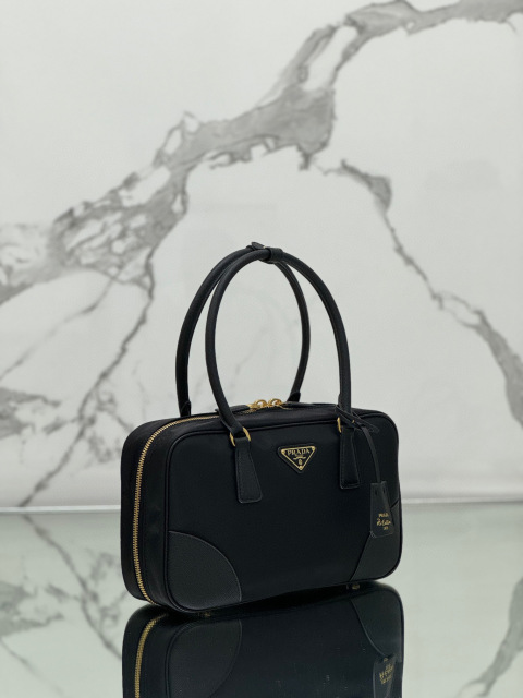 Prada 手袋尺寸：30*17.5*9cm