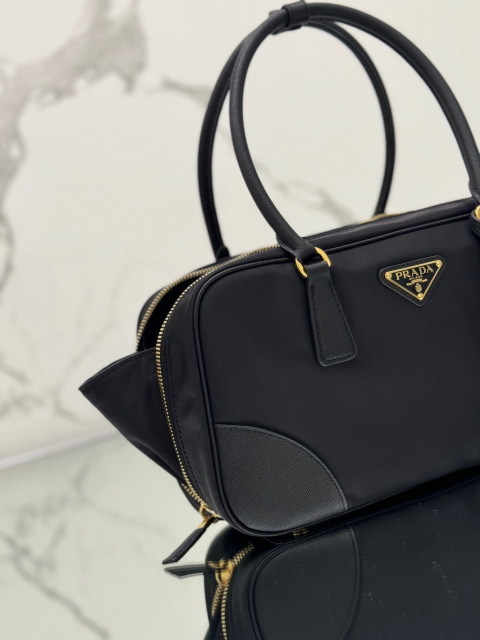 Prada 手袋尺寸：30*17.5*9cm