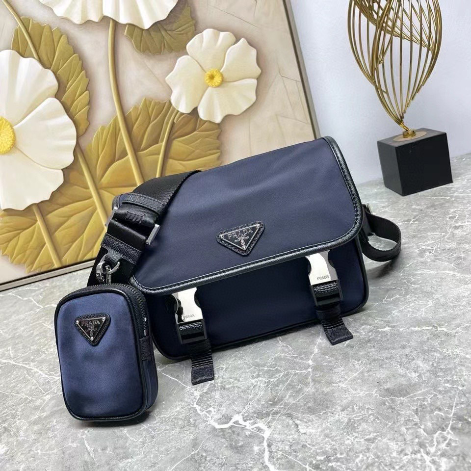 Prada Messenger/Kuriertasche Größe: 22 x 16 x 5 cm