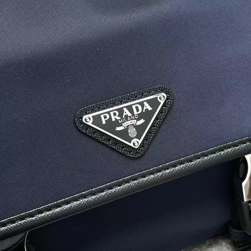 Prada Messenger/Kuriertasche Größe: 22 x 16 x 5 cm